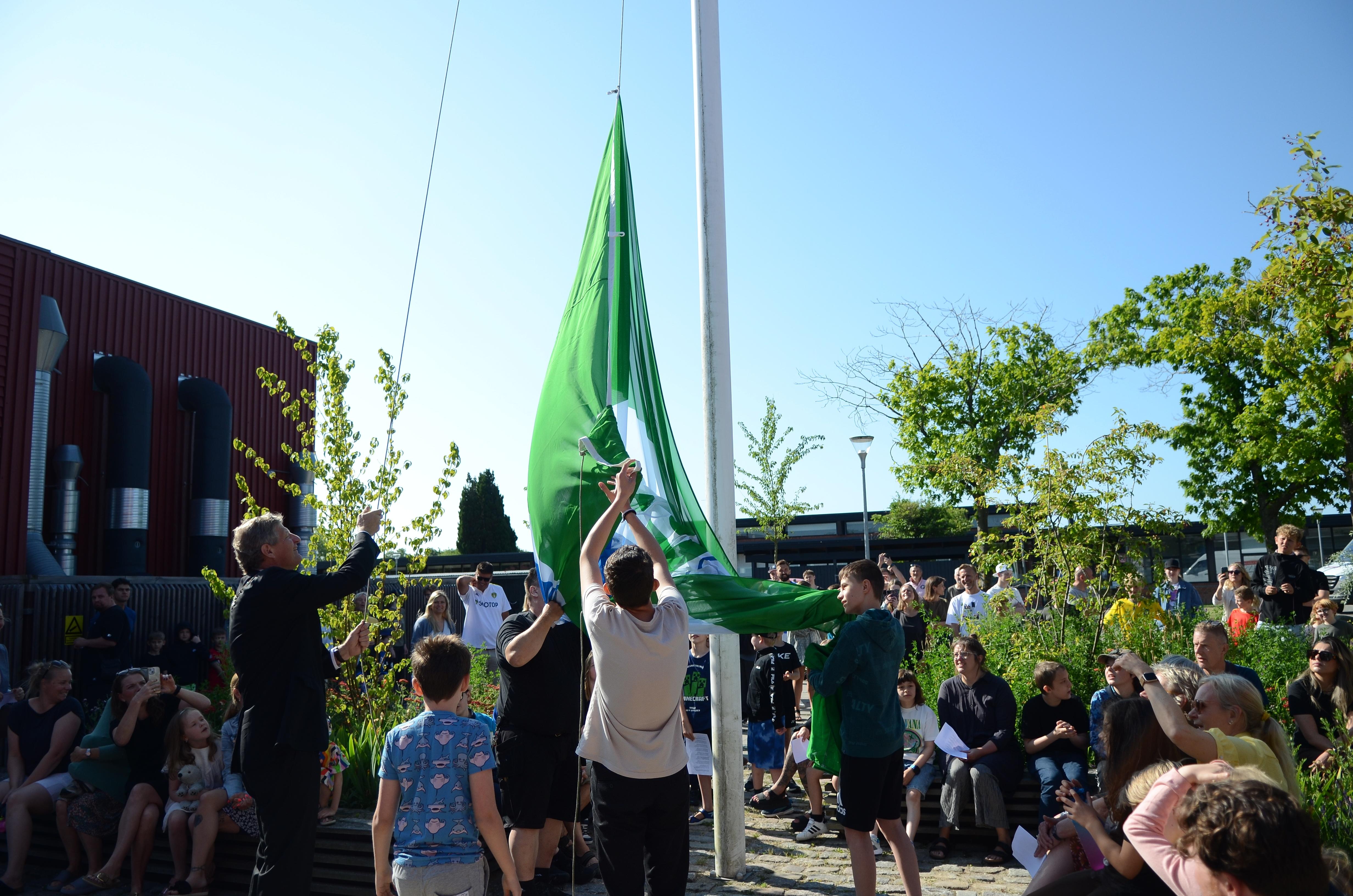 Borgmester hejser det grønne flag på Kasperskolen